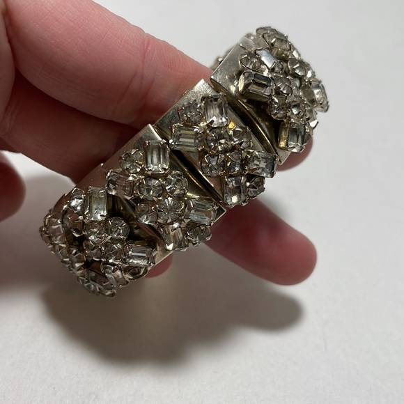 Jewelry - Vintage Rhinestone Stretch Bracelet